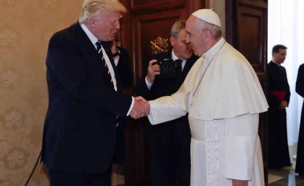Папата отправи послание за мир към Тръмп