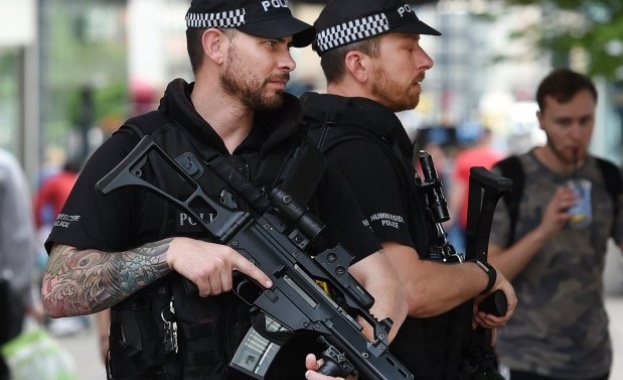 Евакуираха къщи близо до Манчестър (обновена)