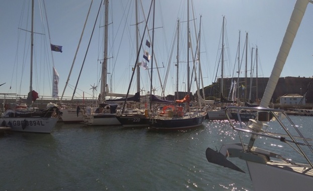 Яхтата “Фурия” тръгва да прекосява Северния Атлантик с бургаски флаг на мачтата