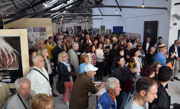 Бургас с изложба, посветена на 120 години от създаването на НХА