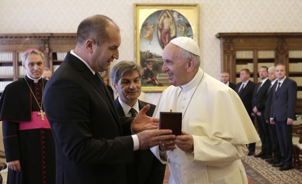 Президентът се срещна с папа Франциск