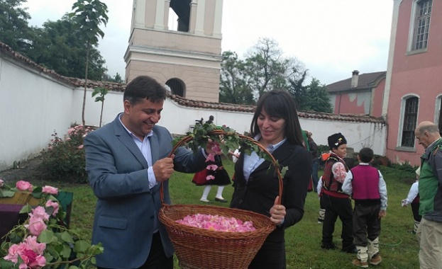 Георги Търновалийски: Розата е емблема за Карлово и България