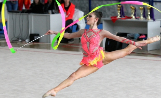 Невяна Владинова с четири медала от турнира в Бареселона