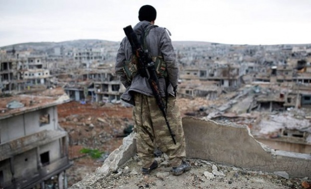 Нови въздушни удари срещу "столицата" на "Ислямска държава"