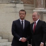 Путин пристигна в двореца Версай (видео)