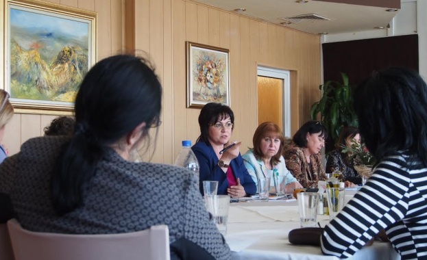 Корнелия Нинова: Започваме национална кампания „Жените срещу насилието”