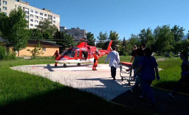 Спасиха с хеликоптер пострадал парапланерист