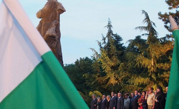 Нинова: Вечна да бъде паметта на Ботев, на героите, дали живота си днес да я има България