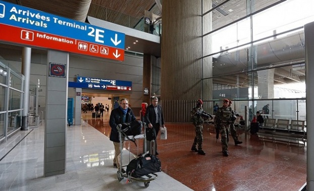 Евакуираха летище „Шарл дьо Гол“