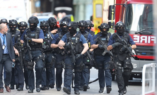 Във Великобритания се питат: Трябваше ли да понижаваме нивото на опасност