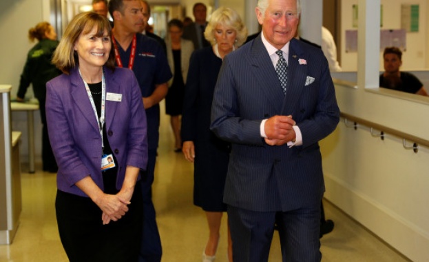 Принц Чарлз и съпругата му посетиха пострадали от атентата в Лондон