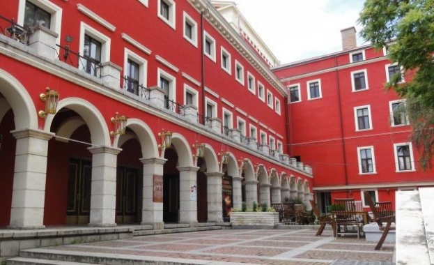 Пловдивският театър ще бъде затворен няколко дни заради заразен с