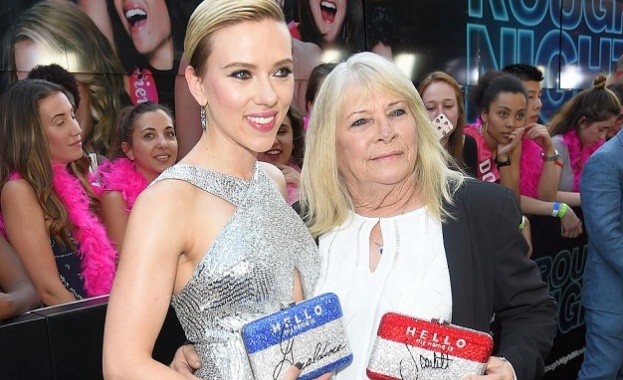 Скарлет Йохансон се срещна със 72-годишната си двойничка 