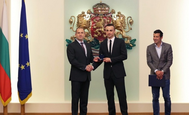 Почетен знак на президента за Бербатов и Фиго