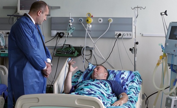 Президентът се срещна с пилотите, ранени при инцидента с „Пантер"