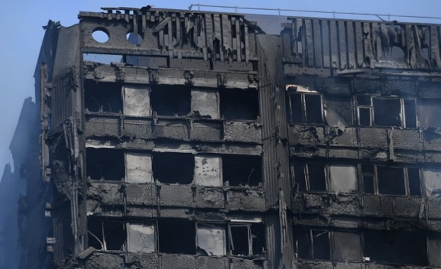 Тереза Мей иска пълно разследване на пожара в Лондон