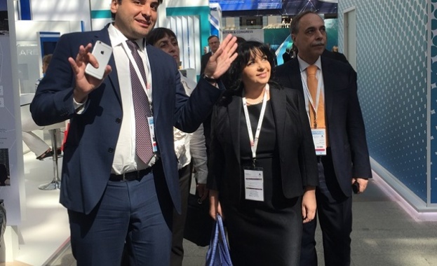 Министър Петкова посети Международен форум „Атомекспо“ в Москва