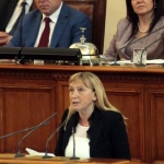 Йончева за оградата: Това не е скандал, това е гавра, престъпление!