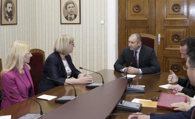 Радев се срещна с Цачева, призова за създаването на орган за борба с корупцията във властта