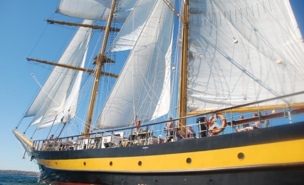 Български ветроход претърпя инцидент в Холандия (видео)