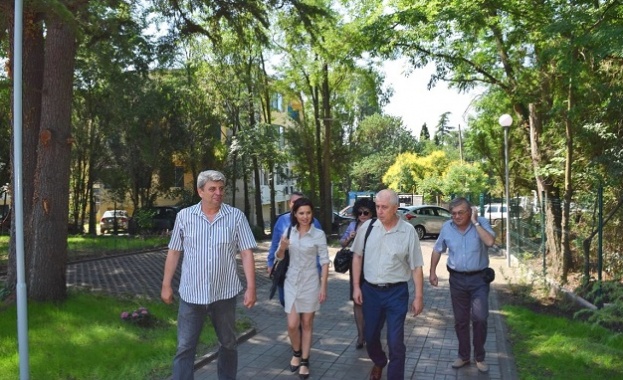Здравният министър посети служебно Бургас