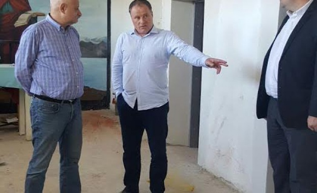 Зам.-министър Проданов инспектира на място ремонтните дейности в Бургаския затвор