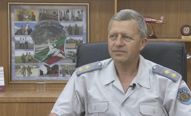 Не е оказван натиск за решението за изтребителите