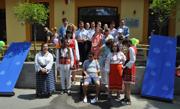 Дневният център за деца и юноши с увреждания отвори врати в Морската градина в Бургас