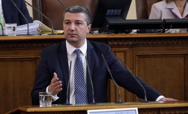 Антон Тодоров е символ на опростачването в политиката