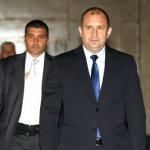 Радев: Цветанов не разбира нищо от изтребители, той разбира от апартаменти