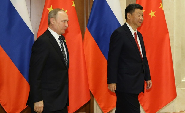 Владимир Путин и Си Дзинпин се срещат в кулоарите на срещата на БРИКС