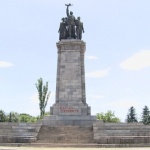 Русия изпрати нота до България заради оскверняване на Паметника на съветската армия