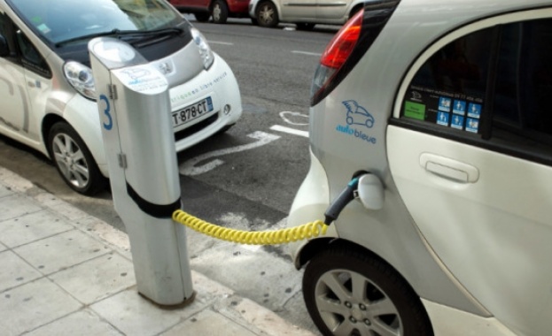 Франция иска да забрани бензинови и дизелови автомобили до 2040-а