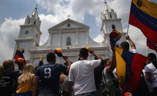 Протестите във Венецуела продължават и след нападението срещу парламента