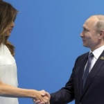 Дори и Мелания не успяла да откъсне Тръмп от разговора му с Путин