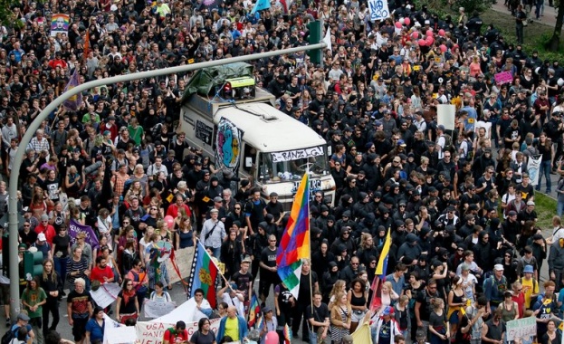 Германия търси помощ в издирването на виновните за погромите в Хамбург