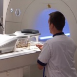 Робот заменя лекаря в битката срещу рака (видео)