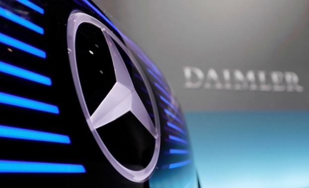 Автомобилният производител Daimler отново пуска заводите си от понеделник след