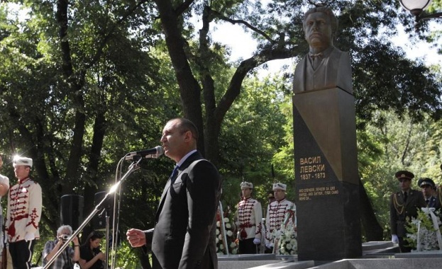 Президентът: Левски е месия, Левски е явление