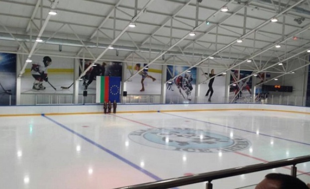 Откриха ледена пързалка с олимпийски размери в Кранево (видео)