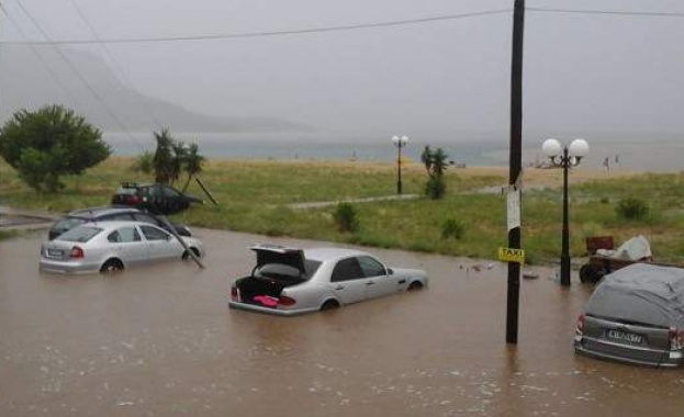 Порои потопиха Северна Гърция