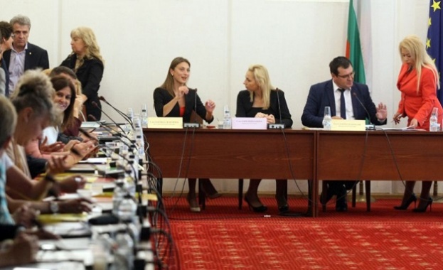 Обсъждат възможност за съвместно упражняване на родителските права