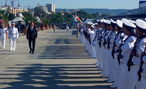 Президентът присъства на военноморското учение "Бриз 2017"