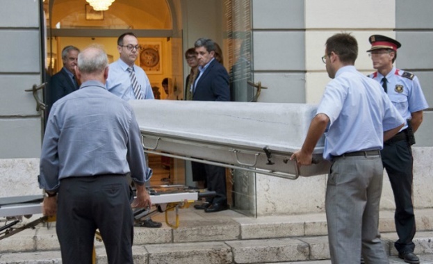 Мустаците на Салвадор Дали са непокътнати