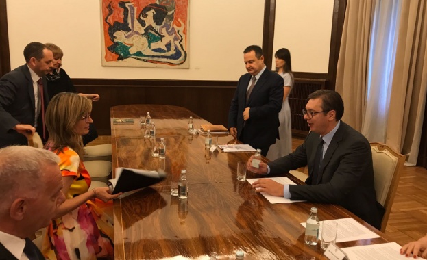 Захариева: Искаме да има обозрима дата за присъединяване на Сърбия към ЕС