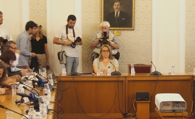 Златева: Не сменихме Боршош, за да не създаваме още сътресения в подготовката за председателството