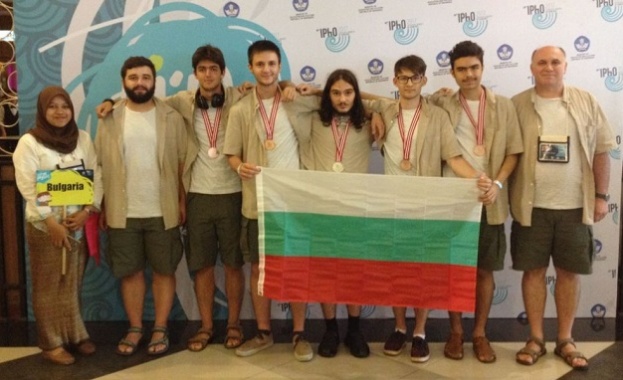 Пет медала за младите български физици от международната олимпиада