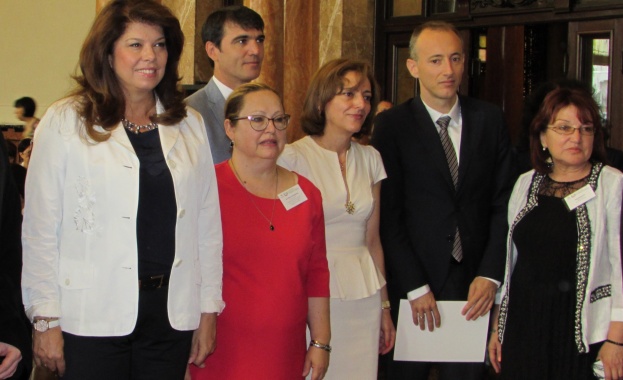 Вицепрезидентът: Трябва да има държавна позиция в подкрепа на българския език