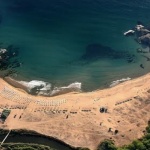 Ще има ли шезлонги на един от последните ни диви плажове?  