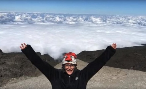 8-годишно момиче покори връх Килиманджаро (видео)